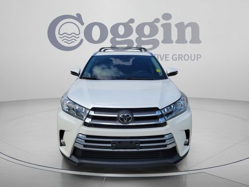 Used 2017 Toyota Highlander Limited w/ Protection Package #3 AWD/4WD image 5
