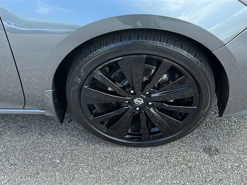 Used 2022 Nissan Altima 2.5 SR w/ Midnight Edition Package FWD image 9