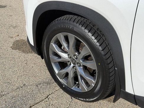 Used 2024 Toyota Grand Highlander AWD image 10