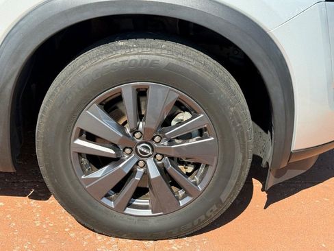 Used 2022 Nissan Pathfinder SV FWD image 8