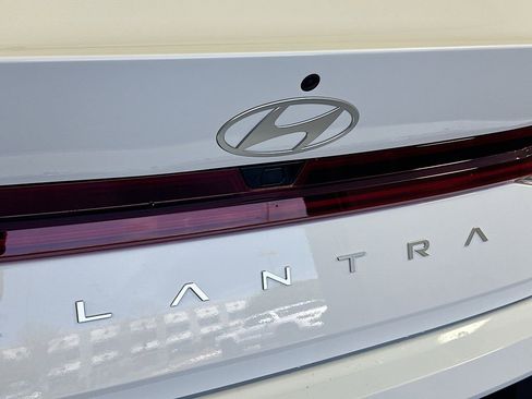 New 2026 Hyundai Elantra Hybrid FWD image 20
