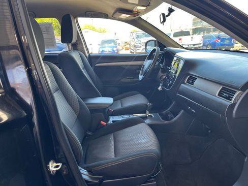 Used 2015 Mitsubishi Outlander ES FWD image 19