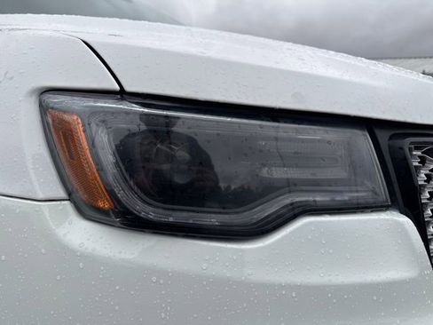 Used 2020 Jeep Grand Cherokee Altitude AWD/4WD image 9