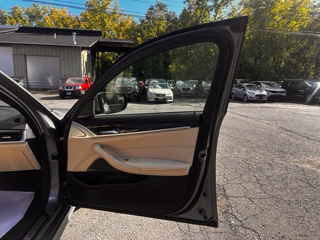 Used 2023 BMW 530e xDrive w/ Executive Package AWD/4WD image 13