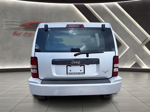 Used 2010 Jeep Liberty Sport RWD image 6