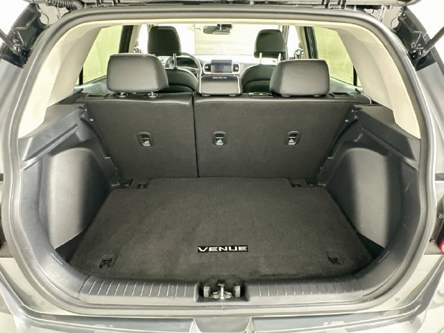 Used 2024 Hyundai Venue Limited FWD image 26