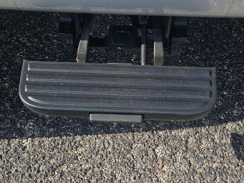 Used 2013 Ford F150 XLT w/ XLT Chrome Pkg image 17