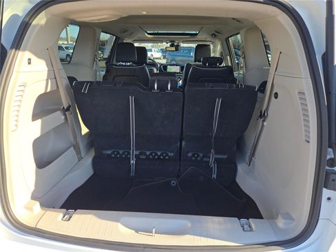 Certified 2023 Chrysler Pacifica Limited FWD image 21