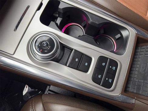 Used 2021 Ford Explorer King Ranch w/ Premium Technology Package image 68