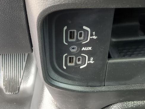 Used 2022 RAM 5500 Tradesman w/ Chrome Appearance Group RWD image 18