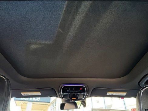 Used 2025 Mercedes-Benz C 300 Sedan image 8