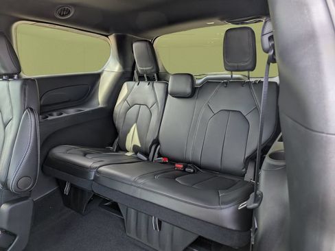 New 2026 Chrysler Pacifica Select w/ S Appearance Package FWD image 8