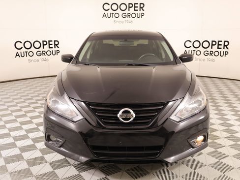 Used 2018 Nissan Altima 2.5 SR w/ SR Midnight Edition image 9