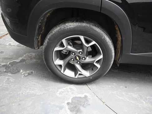 Used 2025 Chevrolet Trax LT image 16