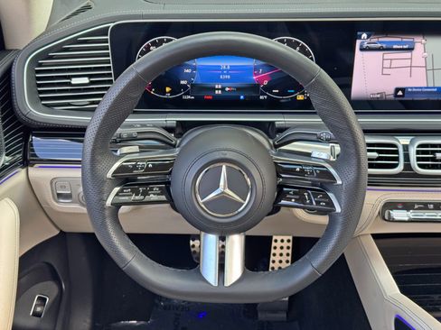 Used 2024 Mercedes-Benz GLS 580 4MATIC image 21