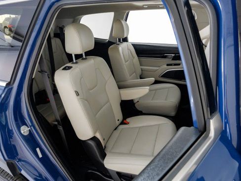 Used 2023 Kia Telluride S w/ S Sunroof Package FWD image 44
