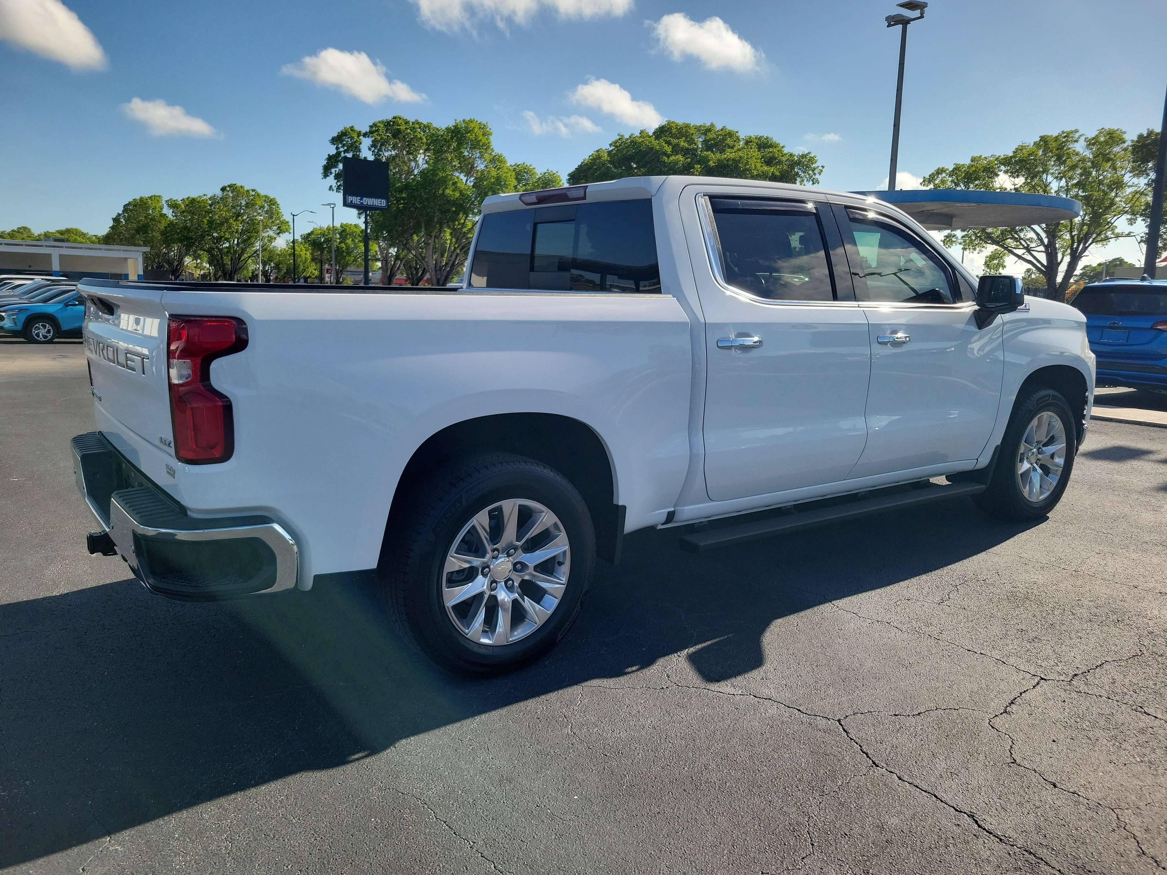 Used 2021 Chevrolet Silverado 1500 LTZ w/ LTZ Convenience Package II AWD/4WD image 4