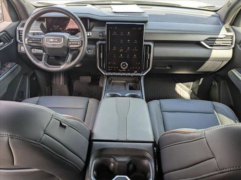 Used 2025 GMC Acadia AT4 w/ Luxury Package AWD/4WD image 16