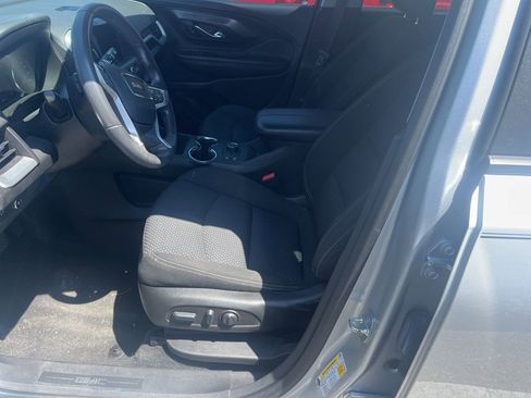 Used 2022 GMC Terrain SLE w/ Driver Convenience Package image 9