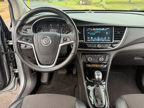 Used 2020 Buick Encore Preferred image 10