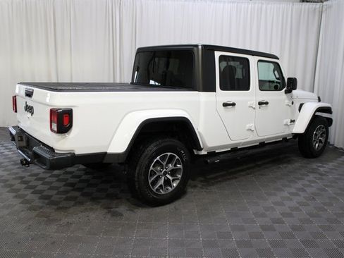 Used 2025 Jeep Gladiator Sport image 11