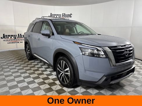 Used 2025 Nissan Pathfinder Platinum w/ Cargo Package FWD image 4
