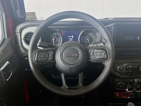 Used 2025 Jeep Wrangler Willys image 17