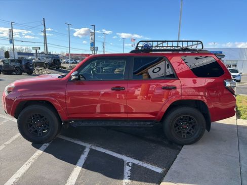 Used 2021 Toyota 4Runner Venture w/ Moonroof Package image 4