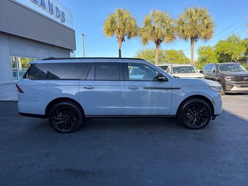 Used 2025 Lincoln Navigator L Reserve w/ Jet Appearance Package image 9
