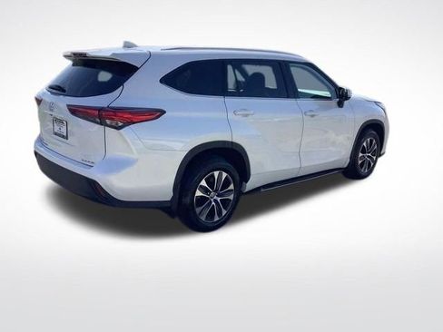 Used 2021 Toyota Highlander XLE image 5