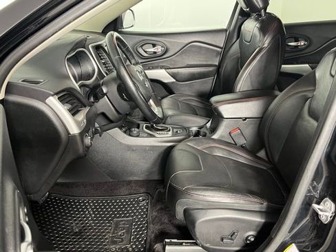 Used 2018 Jeep Cherokee Trailhawk w/ Quick Order Package 27L image 22