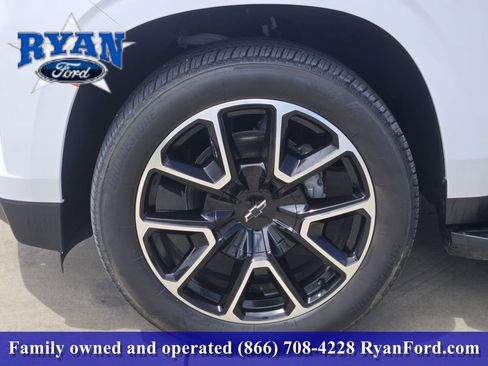 Used 2023 Chevrolet Suburban RST AWD/4WD image 7