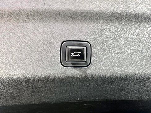 Used 2021 GMC Yukon Denali w/ LPO, Illumination Package image 13