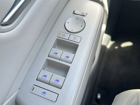 Certified 2024 Hyundai Kona Limited FWD image 24