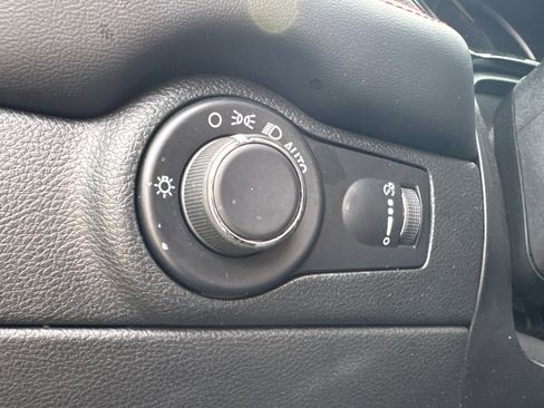 Used 2025 Dodge Durango GT RWD image 36