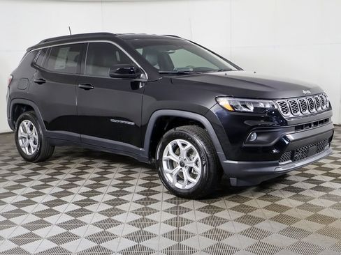 Used 2025 Jeep Compass Latitude AWD/4WD image 47