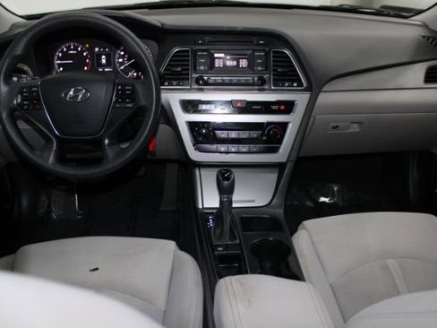 Used 2016 Hyundai Sonata SE image 2