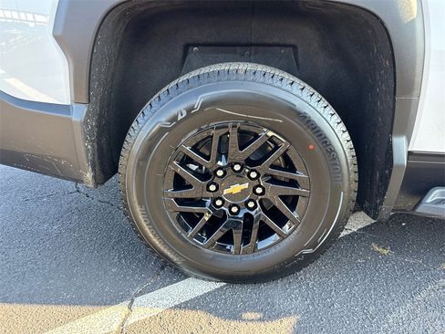 New 2025 Chevrolet Silverado EV LT image 17