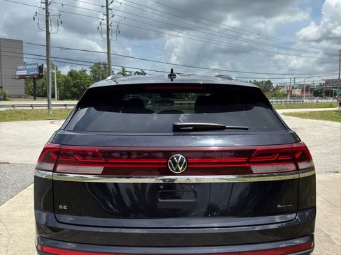 Used 2024 Volkswagen Atlas Cross Sport SE AWD/4WD image 12