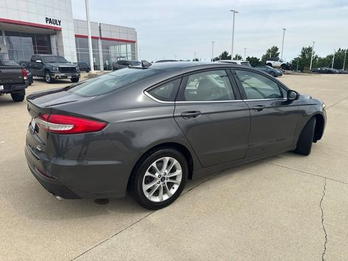 Used 2020 Ford Fusion SE FWD image 3