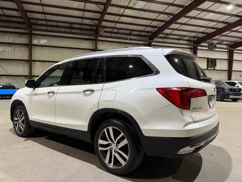 Used 2017 Honda Pilot Touring image 7