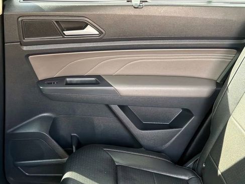 Used 2021 Volkswagen Atlas SE image 11