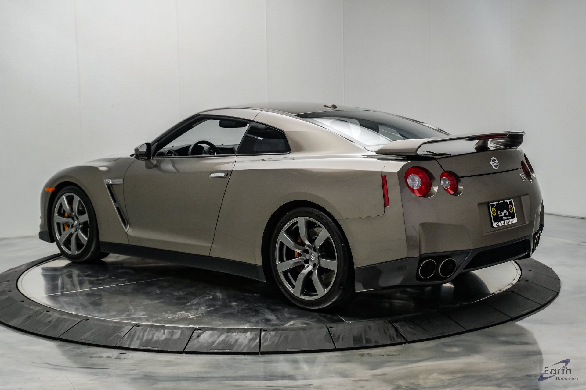 Used 2009 Nissan GT-R Premium AWD/4WD image 13