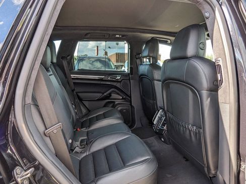 Used 2016 Porsche Cayenne Turbo S image 19