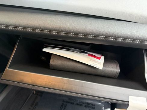 Used 2025 Toyota Sienna XLE image 25