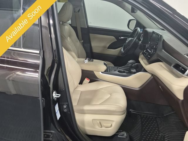 Used 2021 Toyota Highlander XLE AWD/4WD image 15
