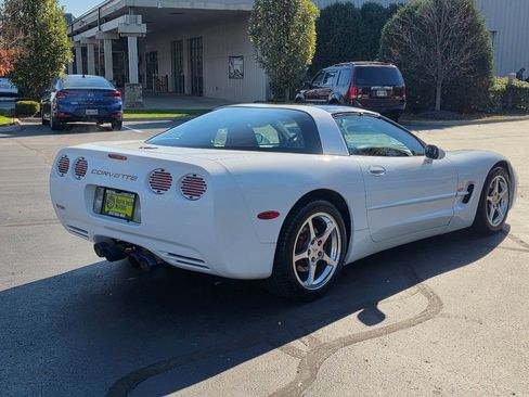 Used 2004 Chevrolet Corvette Coupe w/ Preferred Equipment Group image 9