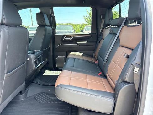 Certified 2025 Chevrolet Silverado 2500 High Country w/ High Country Premium Package AWD/4WD image 8