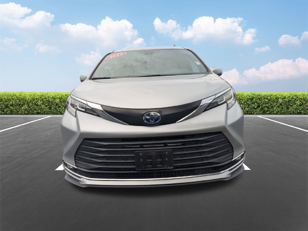 Used 2023 Toyota Sienna XLE FWD image 11