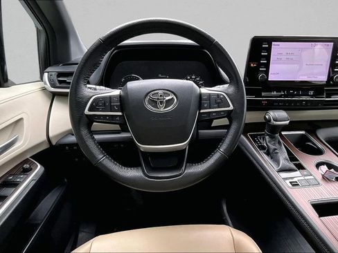 Used 2021 Toyota Sienna XLE FWD image 9